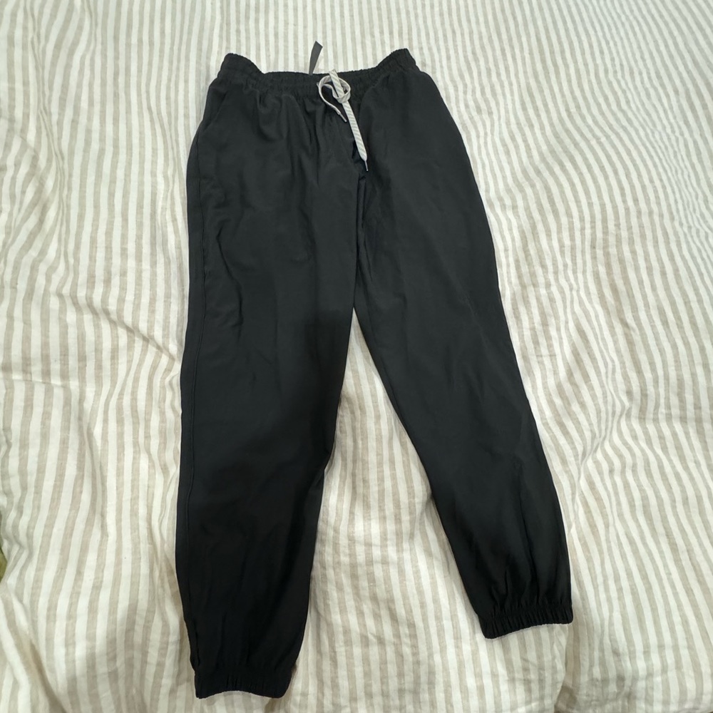 Vuori Miles black joggers size medium.